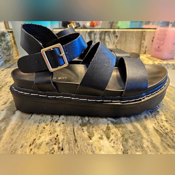 Women's Madden Girl platform sandals - Picture 5 of 5